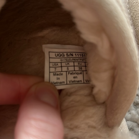 Women’s Ugg Scuff Slipper - Lightly Worn! - Picture 4 of 7